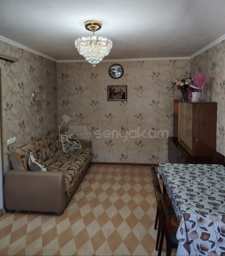 1 Սենյականոց Բնակարան Քարե Շենքում, 42քմ, 3/5 հարկ, Կապիտալ Վերանորոգված, Կահավորված