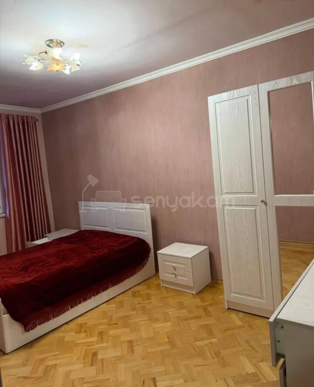 4 Սենյականոց Բնակարան Քարե Շենքում, 104քմ, 4/5 հարկ, Կապիտալ Վերանորոգված, Կահավորված