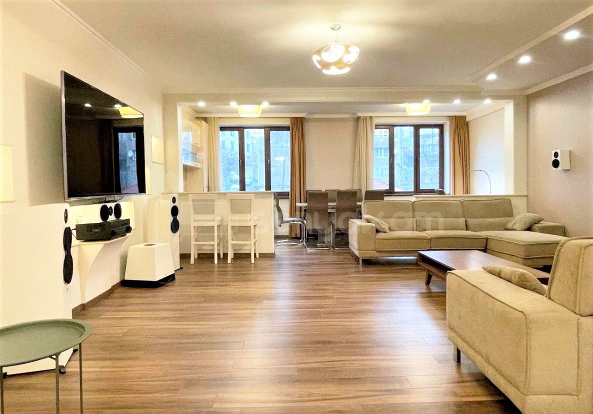 2 Սենյականոց Բնակարան, 78քմ, 4/10 հարկ, Դիզայներական Վերանորոգված, Կահավորված