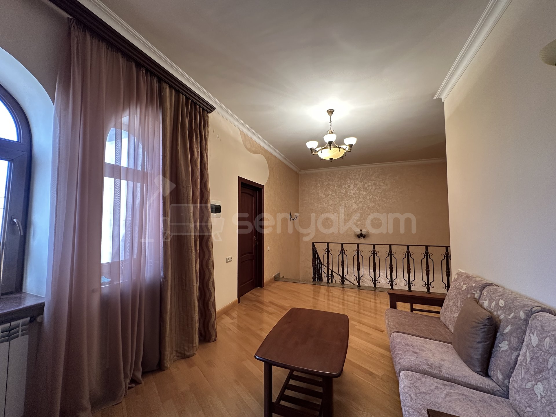 8 Սենյականոց Սեփական Տուն, 660քմ, Կապիտալ Վերանորոգված, Ավտոտնակով