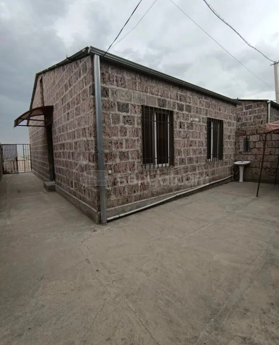 3 Սենյականոց Սեփական Տուն, 63քմ, Կապիտալ Վերանորոգված