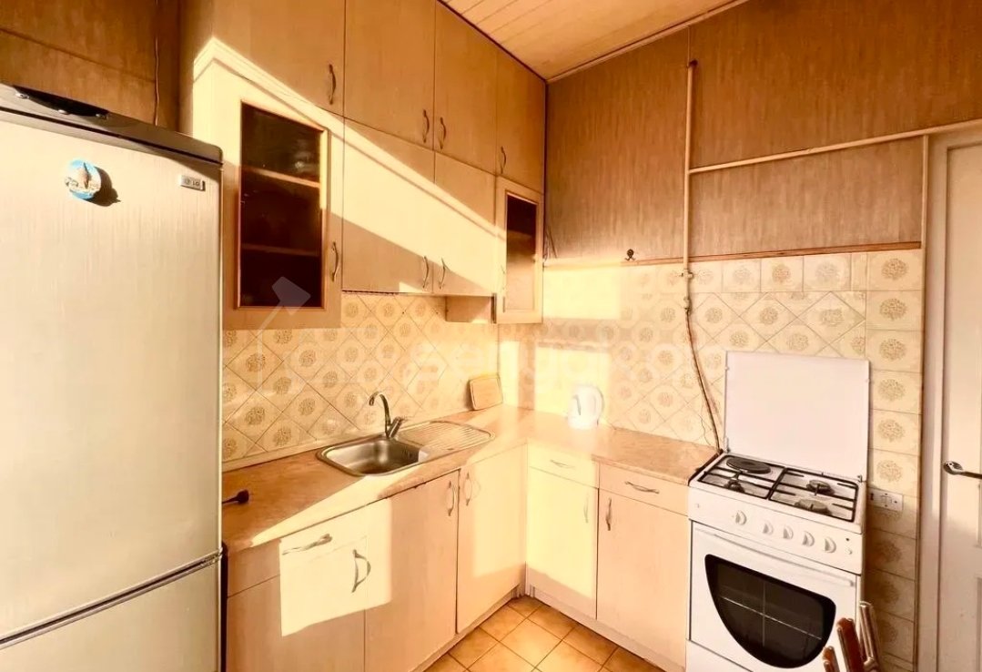 3 Սենյականոց Բնակարան Քարե Շենքում, 70քմ, 5/5 հարկ, Նորմալ Վիճակում