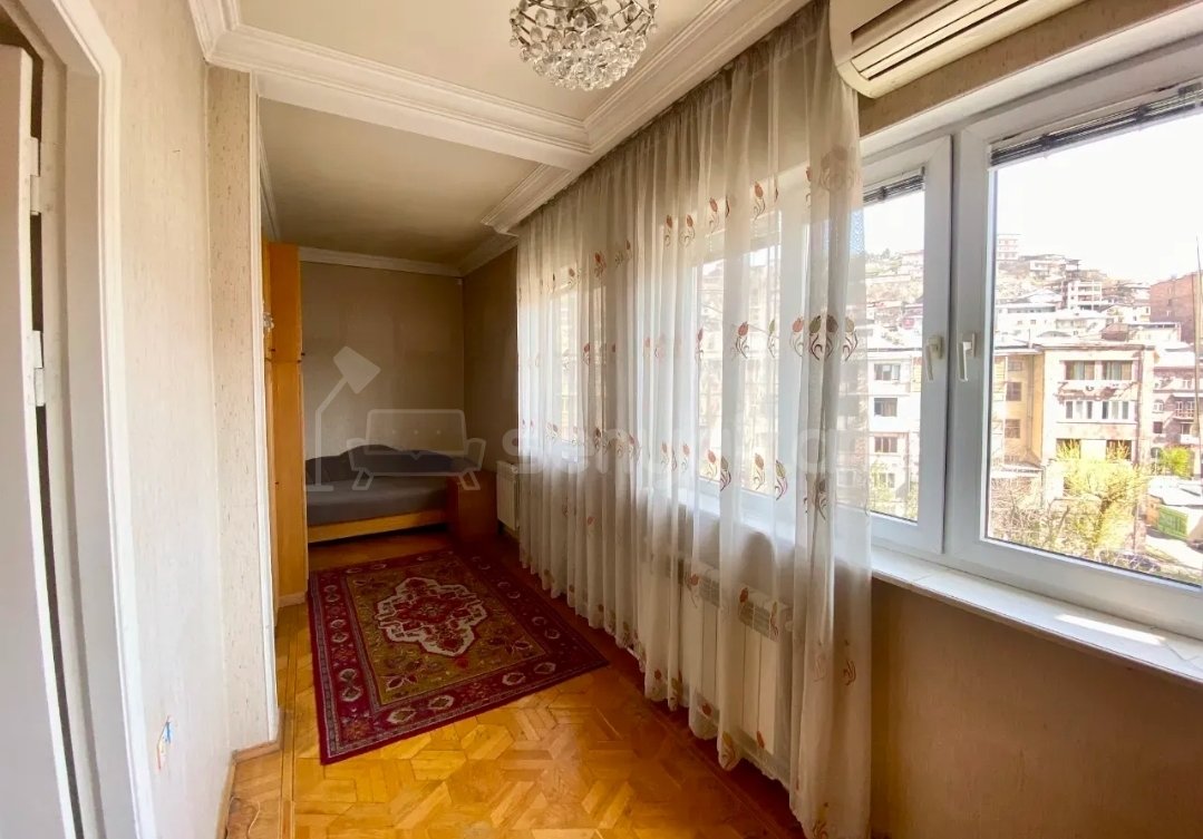 3 Սենյականոց Բնակարան Քարե Շենքում, 70քմ, 5/5 հարկ, Նորմալ Վիճակում