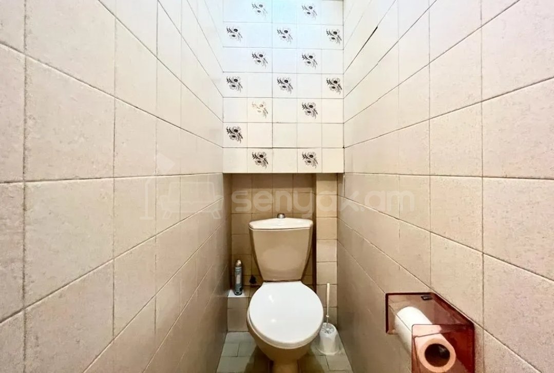 3 Սենյականոց Բնակարան Քարե Շենքում, 70քմ, 5/5 հարկ, Նորմալ Վիճակում