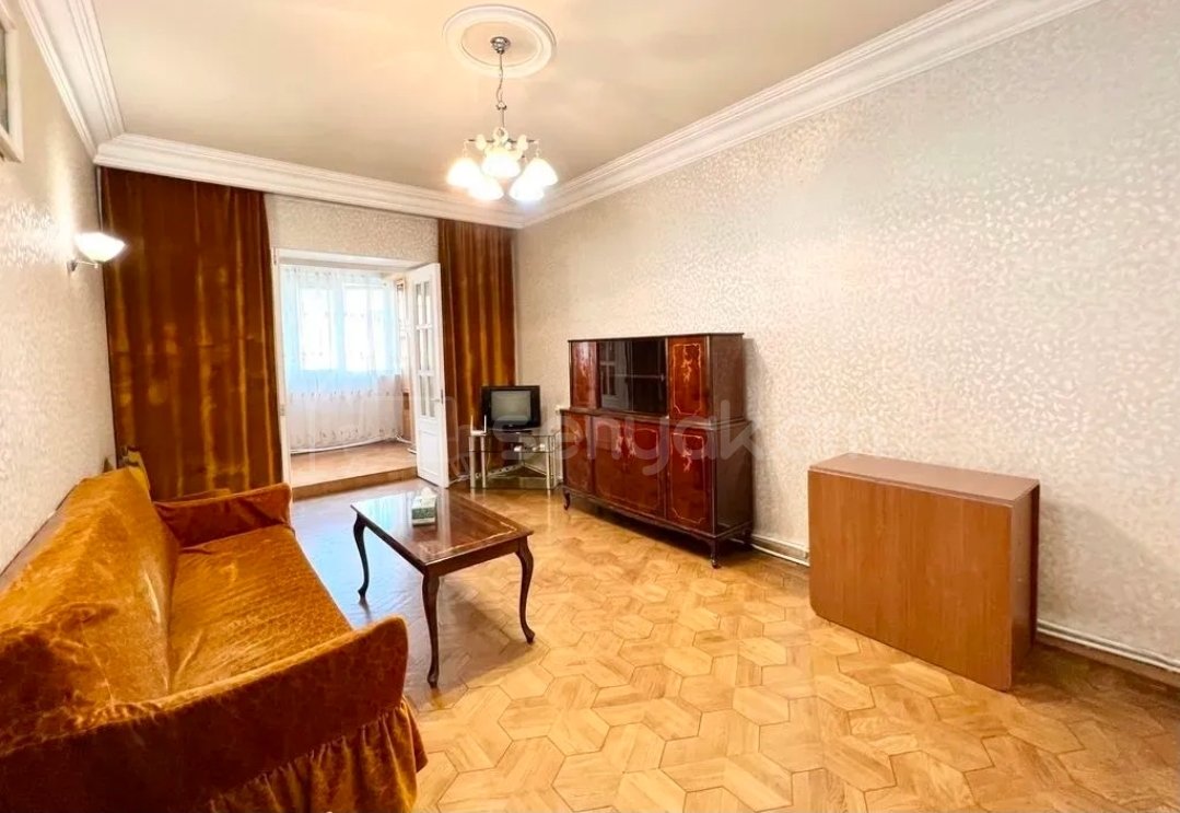 3 Սենյականոց Բնակարան Քարե Շենքում, 70քմ, 5/5 հարկ, Նորմալ Վիճակում