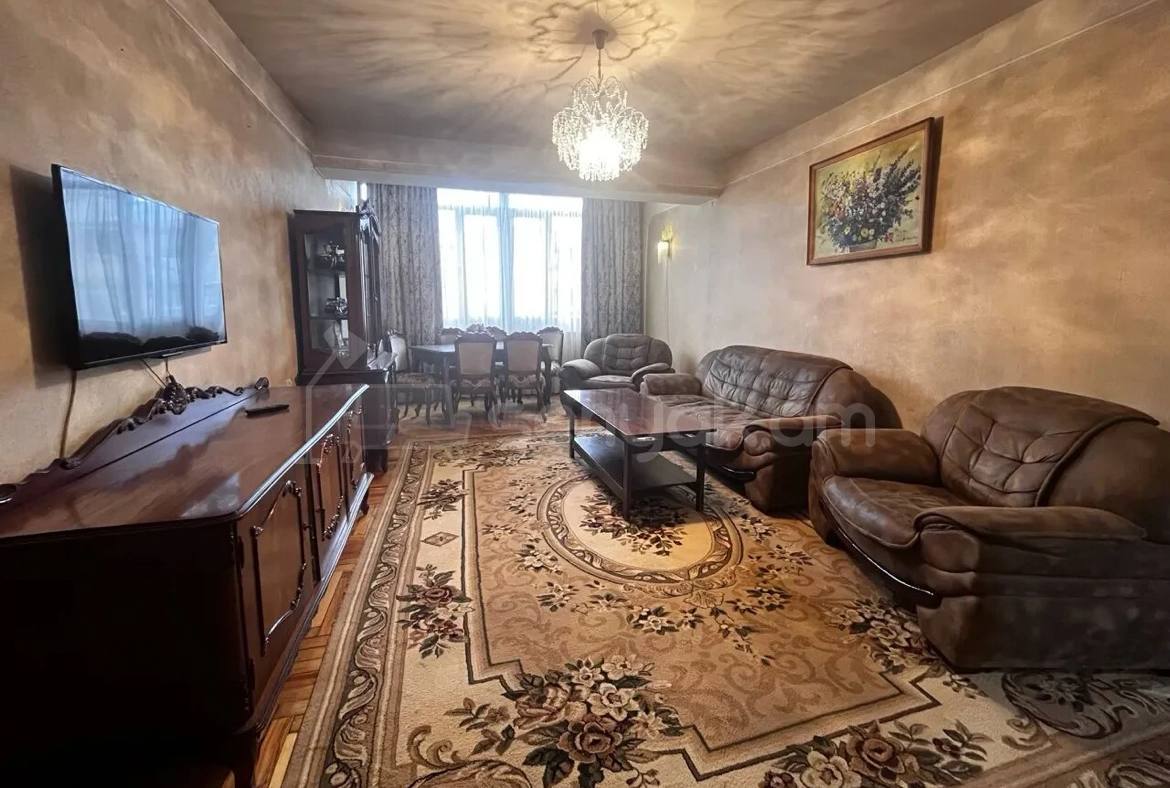 3 Սենյականոց Բնակարան Քարե Շենքում, 95քմ, 5/5 հարկ, Կապիտալ Վերանորոգված, Կահավորված