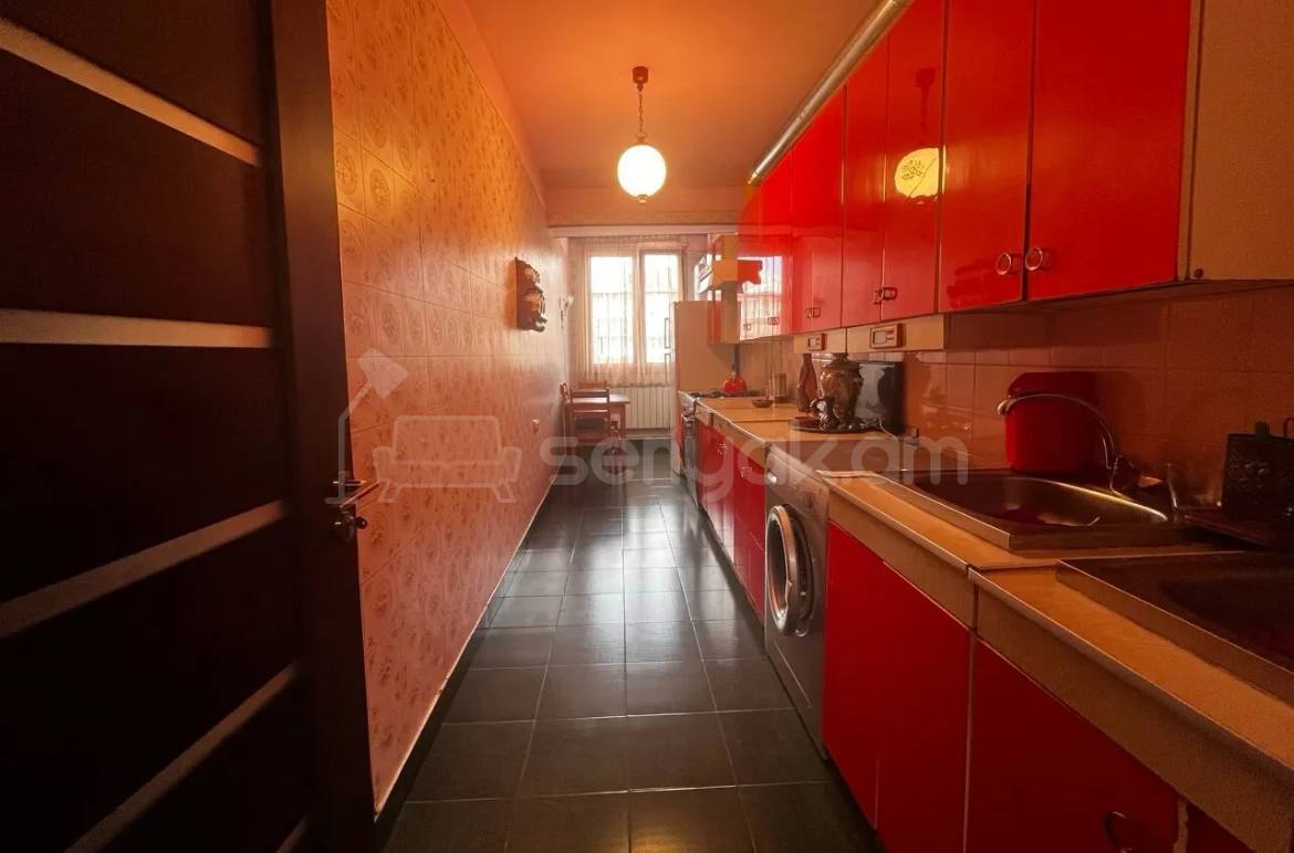 3 Սենյականոց Բնակարան Քարե Շենքում, 95քմ, 5/5 հարկ, Կապիտալ Վերանորոգված, Կահավորված