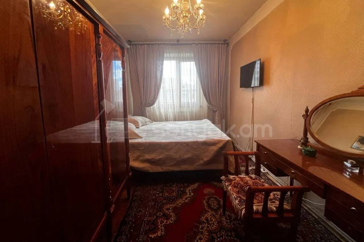 3 Սենյականոց Բնակարան Քարե Շենքում, 95քմ, 5/5 հարկ, Կապիտալ Վերանորոգված, Կահավորված