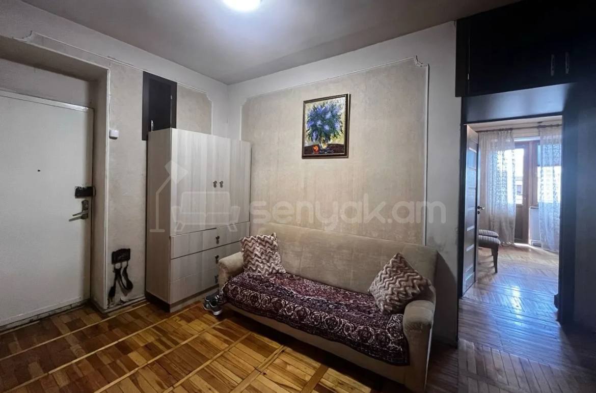 3 Սենյականոց Բնակարան Քարե Շենքում, 95քմ, 5/5 հարկ, Կապիտալ Վերանորոգված, Կահավորված