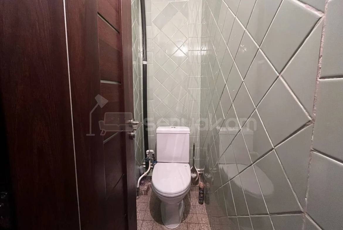 3 Սենյականոց Բնակարան Քարե Շենքում, 95քմ, 5/5 հարկ, Կապիտալ Վերանորոգված, Կահավորված