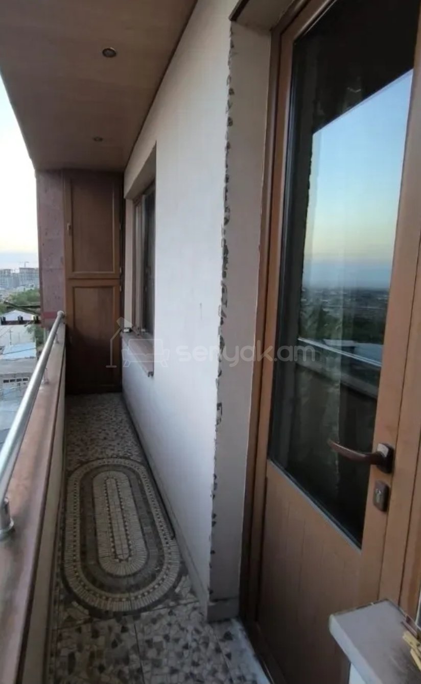 3 Սենյականոց Բնակարան Քարե Շենքում, 78քմ, 5/5 հարկ, Նորմալ Վիճակում