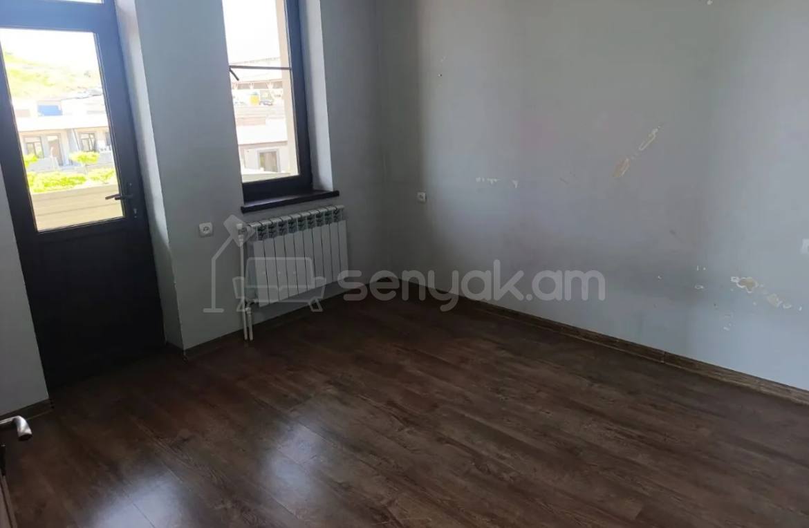 2 Սենյականոց Բնակարան Քարե Շենքում, 55քմ, 3/5 հարկ, Կապիտալ Վերանորոգված, Մասամբ Կահավորված