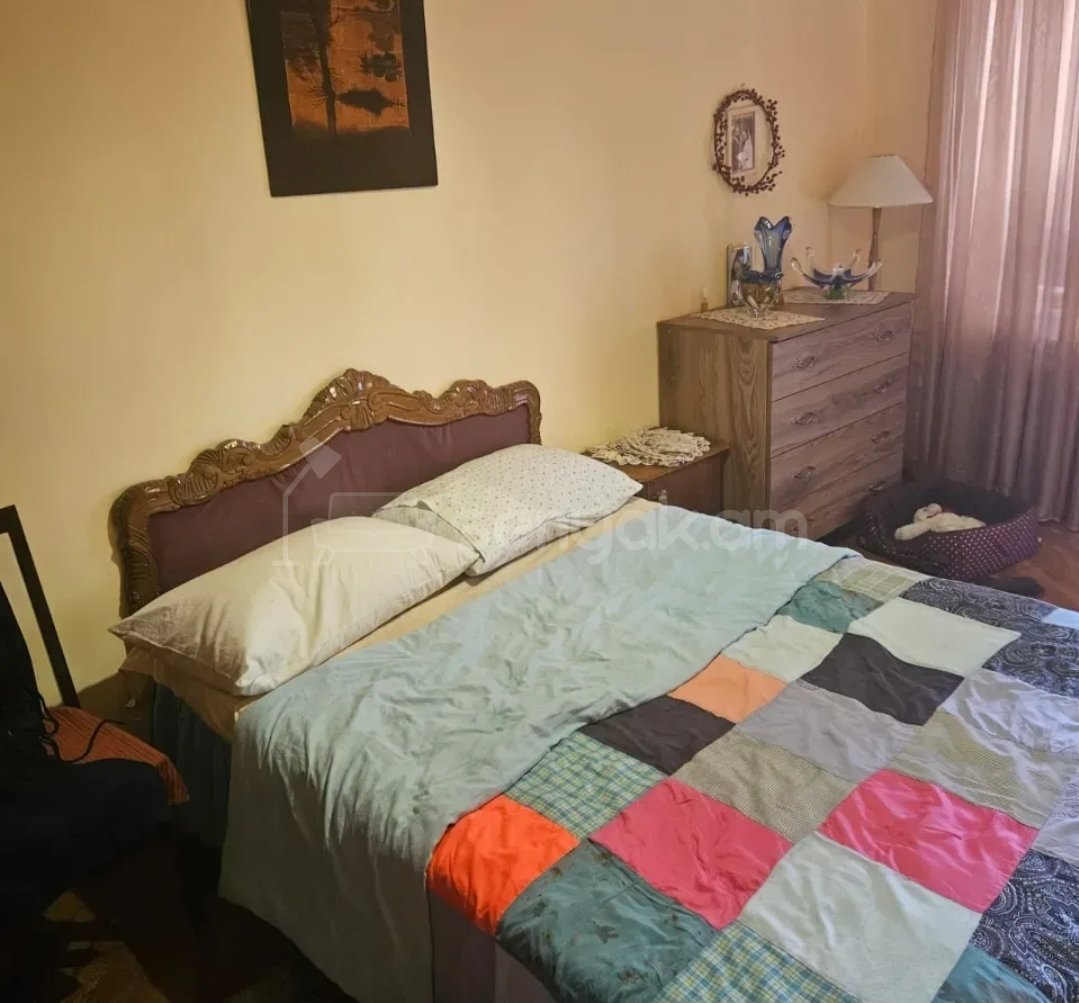 3 Սենյականոց Բնակարան Քարե Շենքում, 59քմ, 5/5 հարկ, Նորմալ Վիճակում
