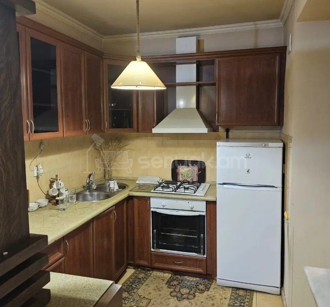3 Սենյականոց Բնակարան Քարե Շենքում, 59քմ, 5/5 հարկ, Նորմալ Վիճակում