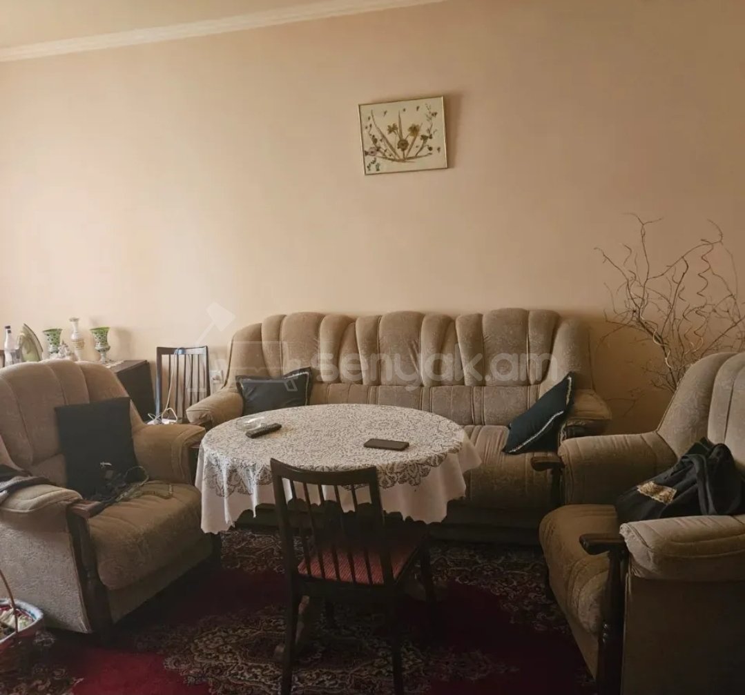 3 Սենյականոց Բնակարան Քարե Շենքում, 59քմ, 5/5 հարկ, Նորմալ Վիճակում