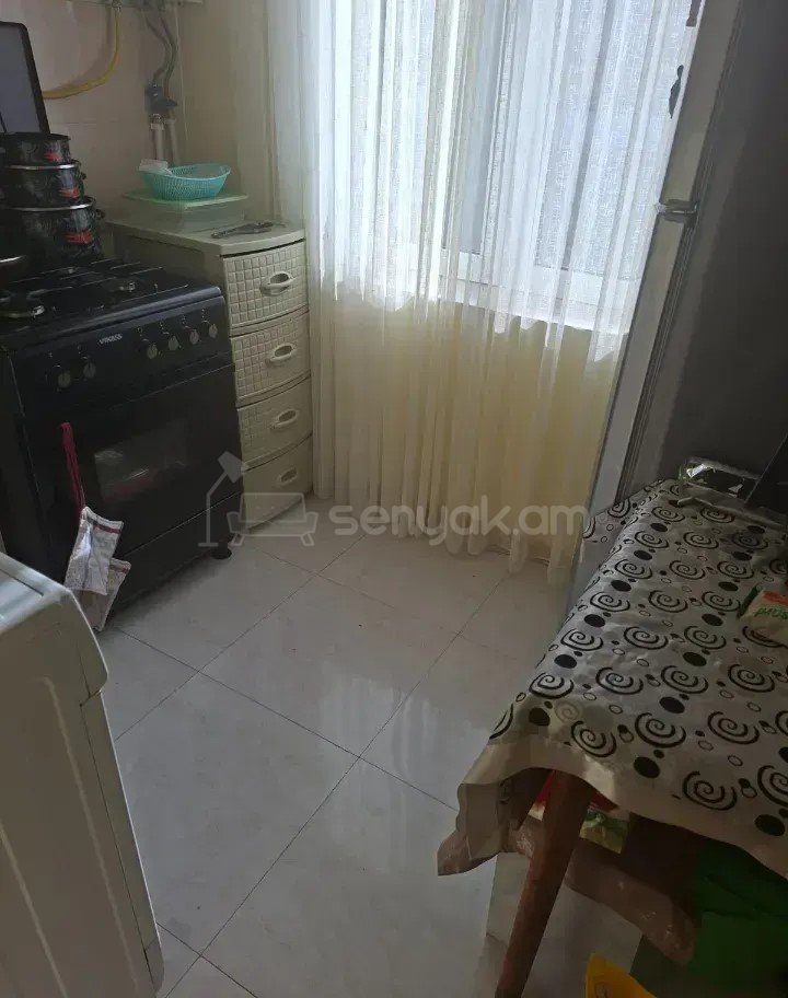 1 Սենյականոց Բնակարան, 33քմ, 4/4 հարկ, Կապիտալ Վերանորոգված
