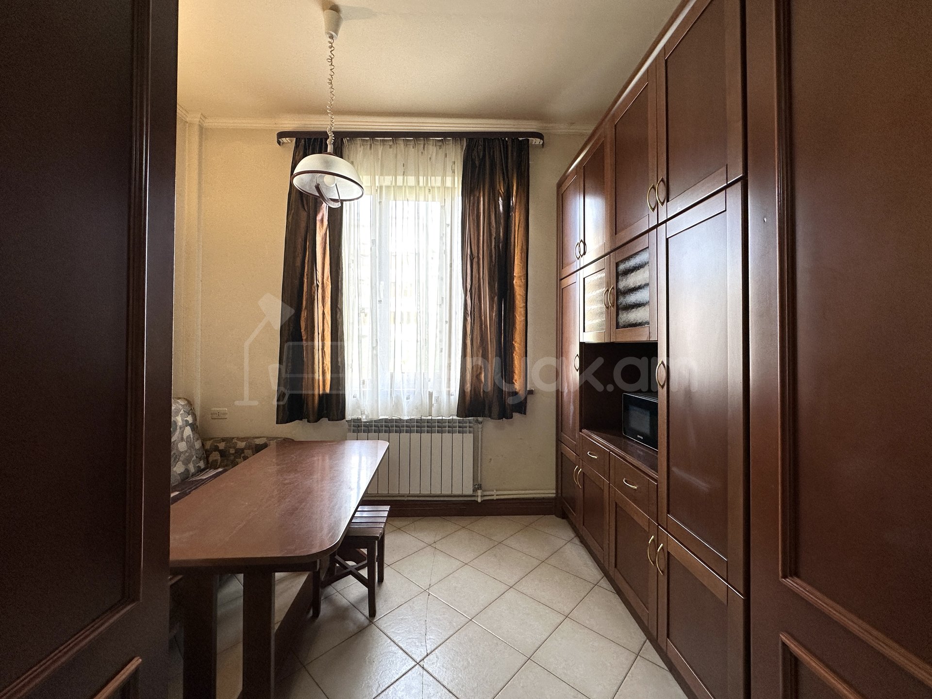 2 Սենյականոց Բնակարան Քարե Շենքում, 72քմ, 4/6 հարկ, Կապիտալ Վերանորոգված