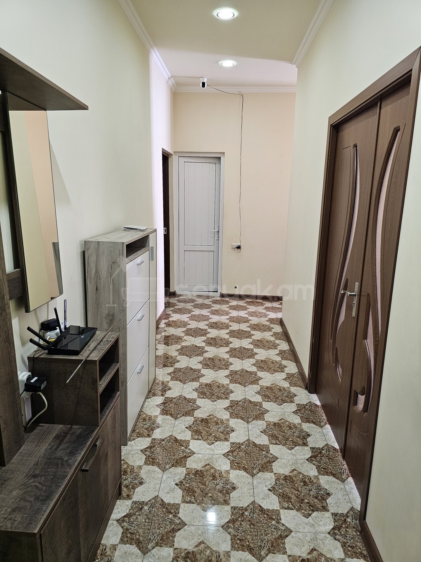 2 Սենյականոց Բնակարան Քարե Շենքում, 80քմ, 5/5 հարկ, Կապիտալ Վերանորոգված, Կահավորված, Արևկող