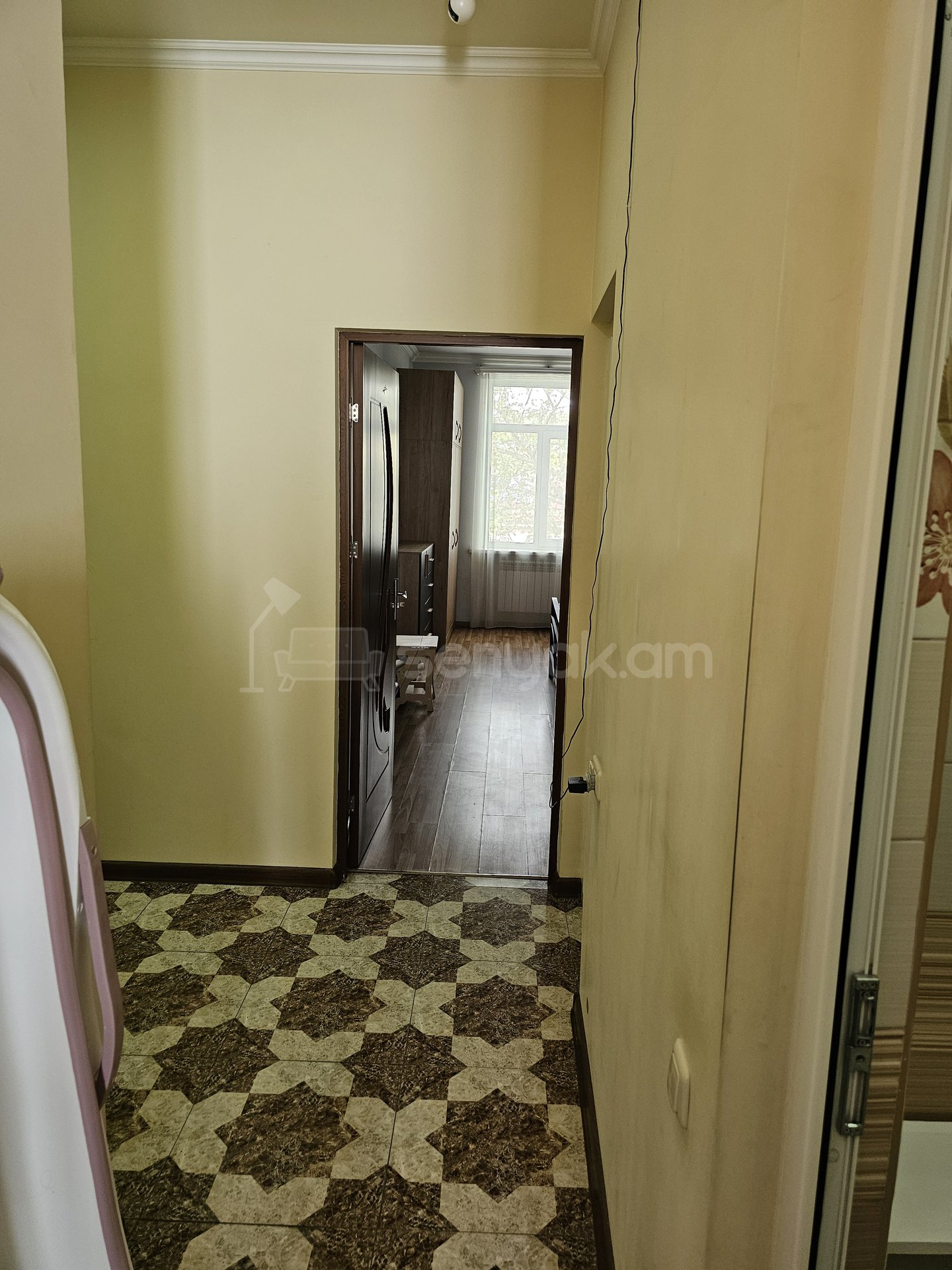 2 Սենյականոց Բնակարան Քարե Շենքում, 80քմ, 5/5 հարկ, Կապիտալ Վերանորոգված, Կահավորված, Արևկող