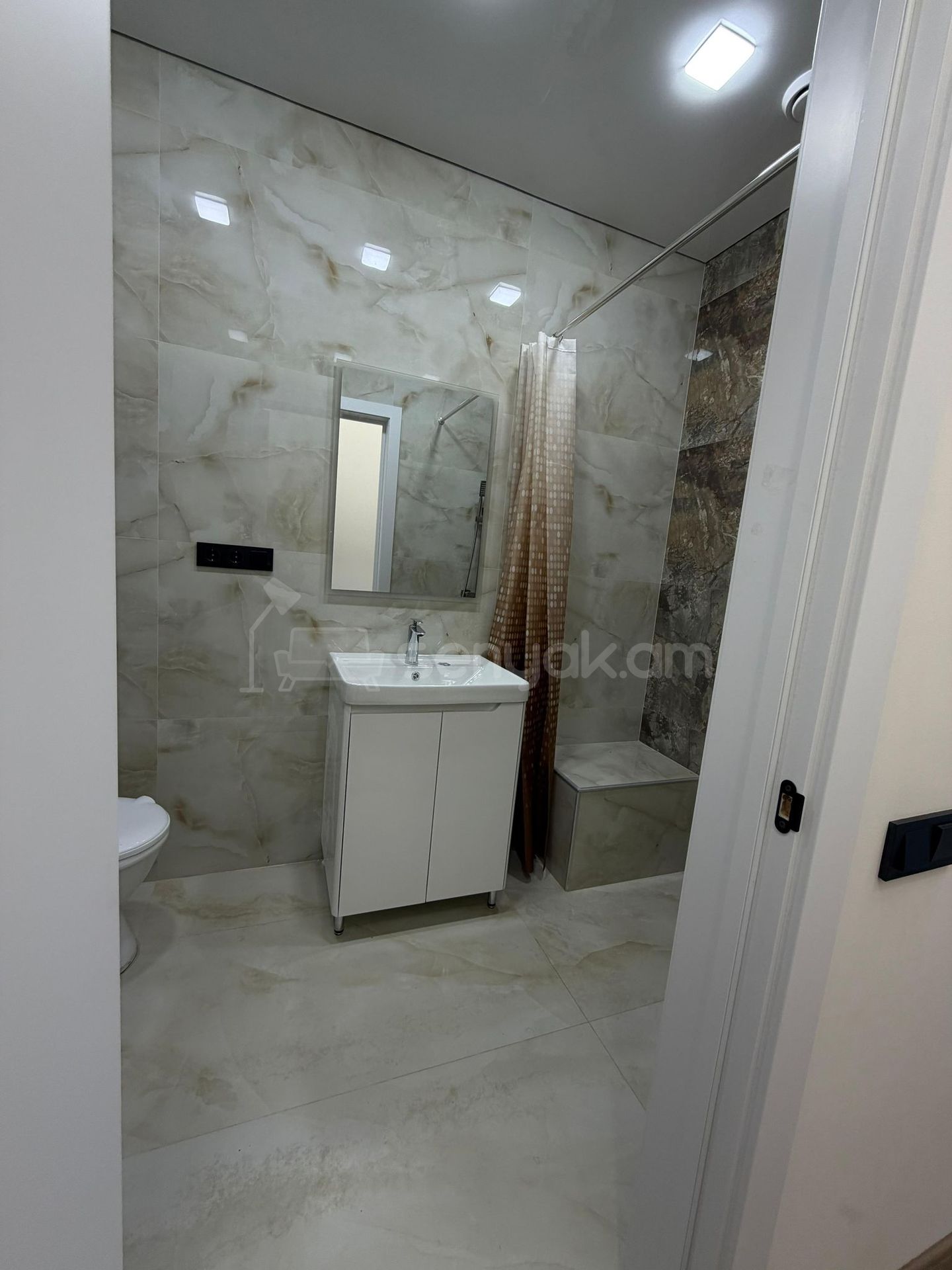 4 Սենյականոց Բնակարան Նորակառույցում, 100քմ, 7/17 հարկ, Կապիտալ Վերանորոգված, Կահավորված