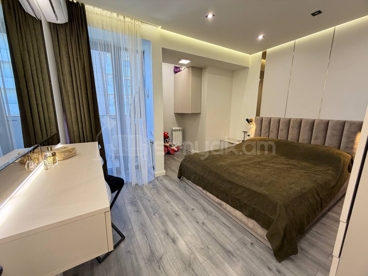 4 Սենյականոց Բնակարան, 90քմ, 9/9 հարկ, Դիզայներական Վերանորոգված
