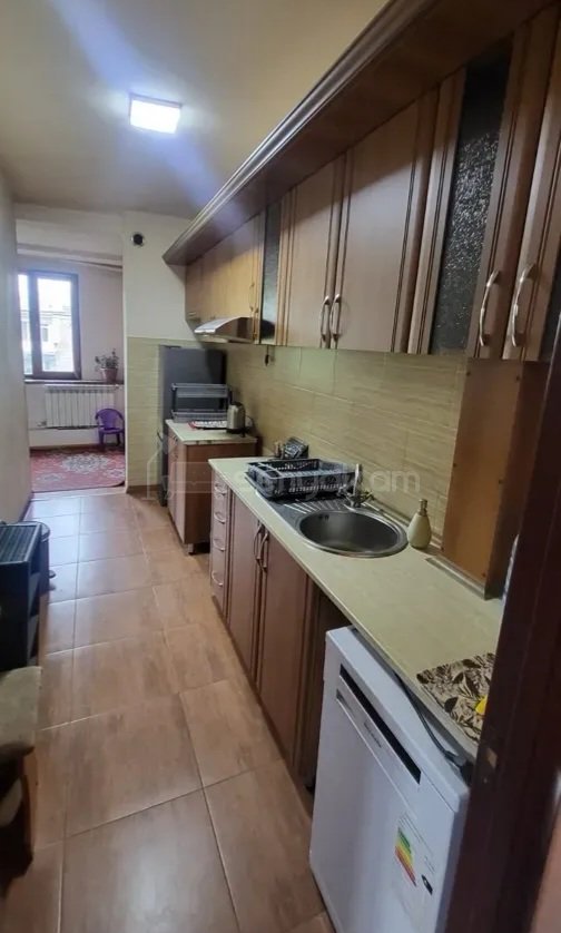 2 Սենյականոց Բնակարան Քարե Շենքում, 53քմ, 5/5 հարկ, Նորմալ Վիճակում, Կահավորված