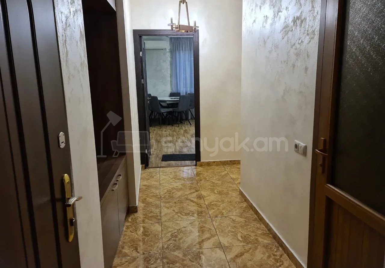 3 Սենյականոց Բնակարան, 70քմ, 3/12 հարկ, Նորմալ Վիճակում, Կահավորված