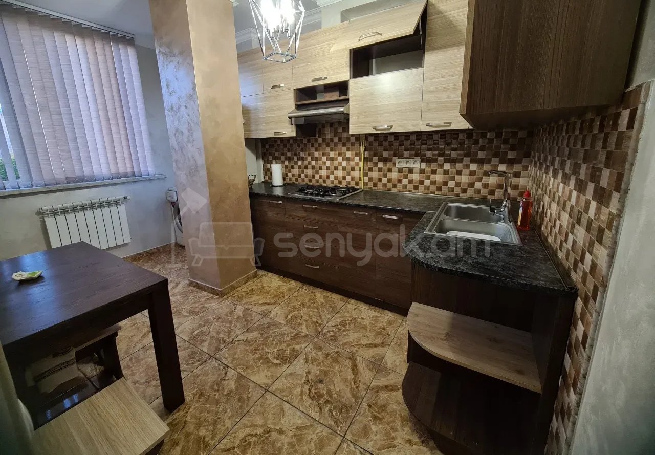 3 Սենյականոց Բնակարան, 70քմ, 3/12 հարկ, Նորմալ Վիճակում, Կահավորված