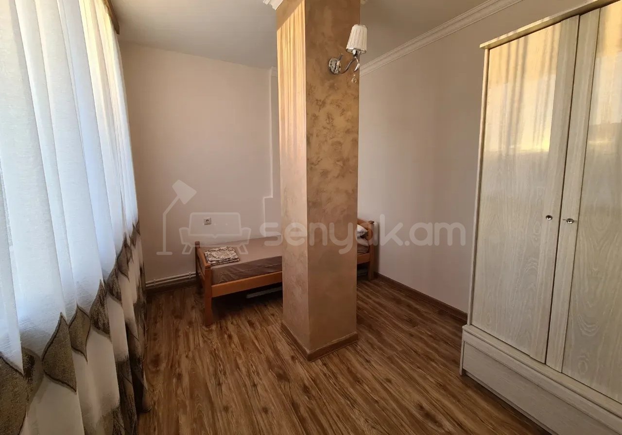 3 Սենյականոց Բնակարան, 70քմ, 3/12 հարկ, Նորմալ Վիճակում, Կահավորված