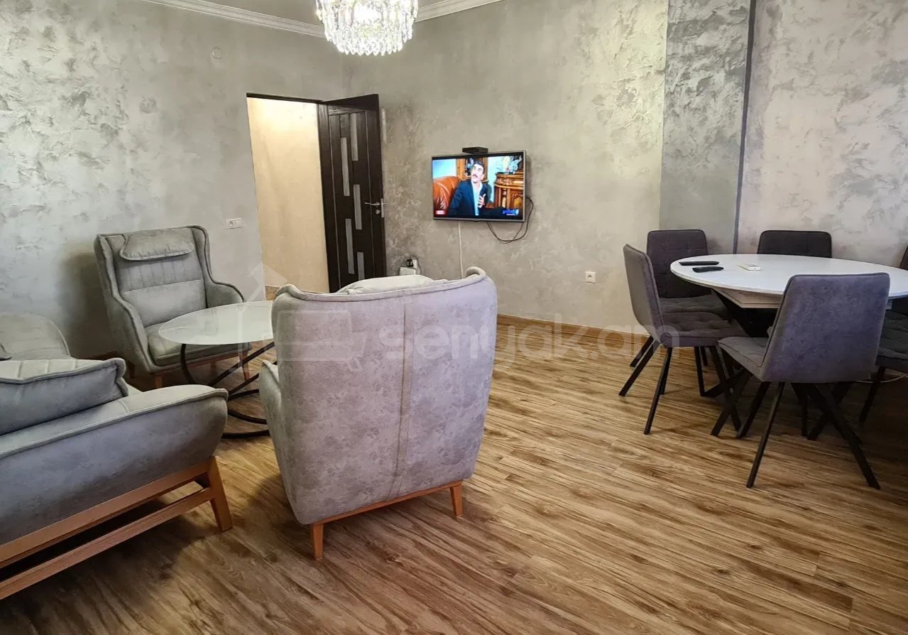 3 Սենյականոց Բնակարան, 70քմ, 3/12 հարկ, Նորմալ Վիճակում, Կահավորված