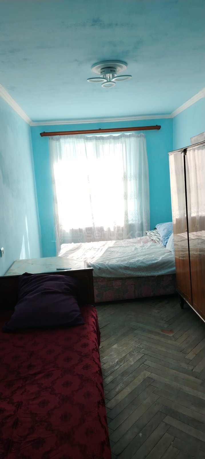 3 Սենյականոց Բնակարան Քարե Շենքում, 60քմ, 2/4 հարկ, Նորմալ Վիճակում, Կահավորված, Արևկող