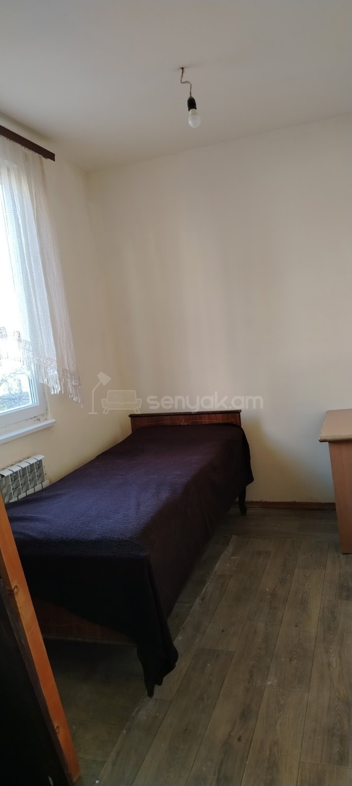 3 Սենյականոց Բնակարան Քարե Շենքում, 60քմ, 2/4 հարկ, Նորմալ Վիճակում, Կահավորված, Արևկող