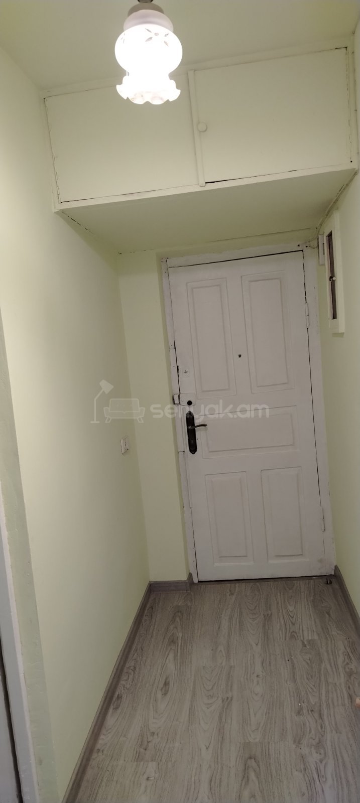 3 Սենյականոց Բնակարան Քարե Շենքում, 60քմ, 2/4 հարկ, Նորմալ Վիճակում, Կահավորված, Արևկող