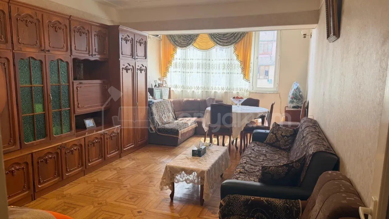 3 Սենյականոց Բնակարան Քարե Շենքում, 72քմ, 4/5 հարկ, Կոսմետիկ Վերանորոգված