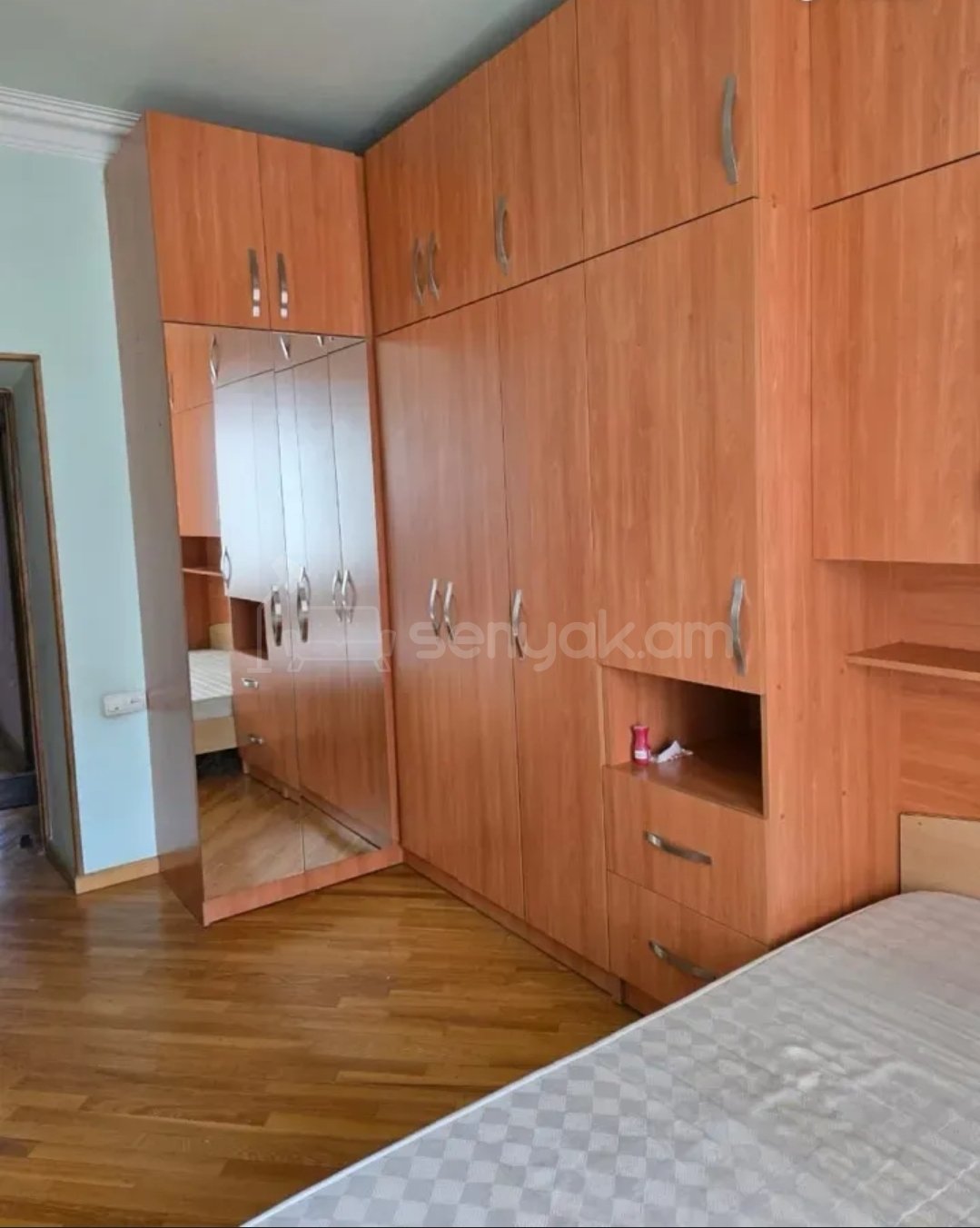 3 Սենյականոց Բնակարան Քարե Շենքում, 75քմ, 3/4 հարկ, Նորմալ Վիճակում, Կահավորված, Արևկող