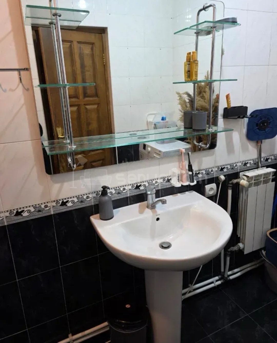 3 Սենյականոց Բնակարան Քարե Շենքում, 75քմ, 3/4 հարկ, Նորմալ Վիճակում, Կահավորված, Արևկող