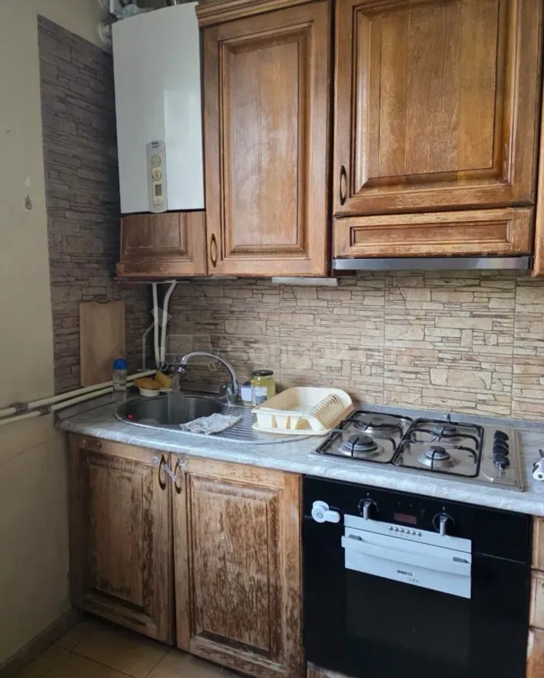 3 Սենյականոց Բնակարան Քարե Շենքում, 75քմ, 3/4 հարկ, Նորմալ Վիճակում, Կահավորված, Արևկող