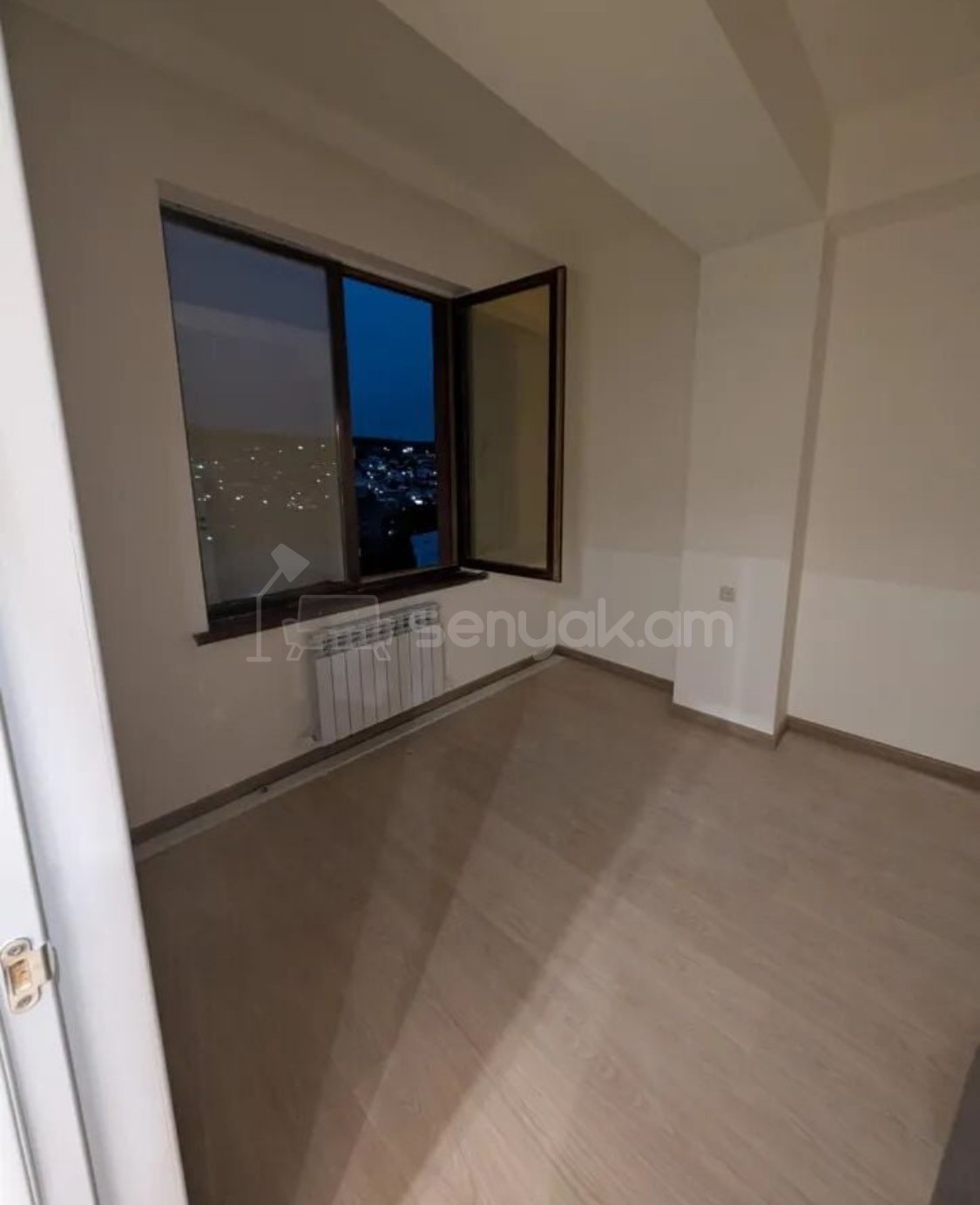 3 Սենյականոց Բնակարան Նորակառույցում, 53քմ, 8/11 հարկ, Կապիտալ Վերանորոգված, Մասամբ Կահավորված