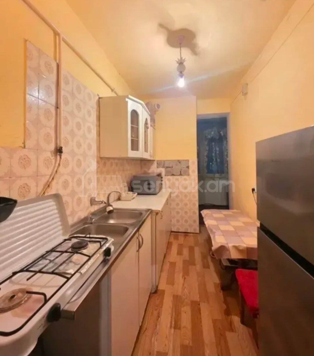 2 Սենյականոց Բնակարան Քարե Շենքում, 48քմ, 4/5 հարկ, Նորմալ Վիճակում