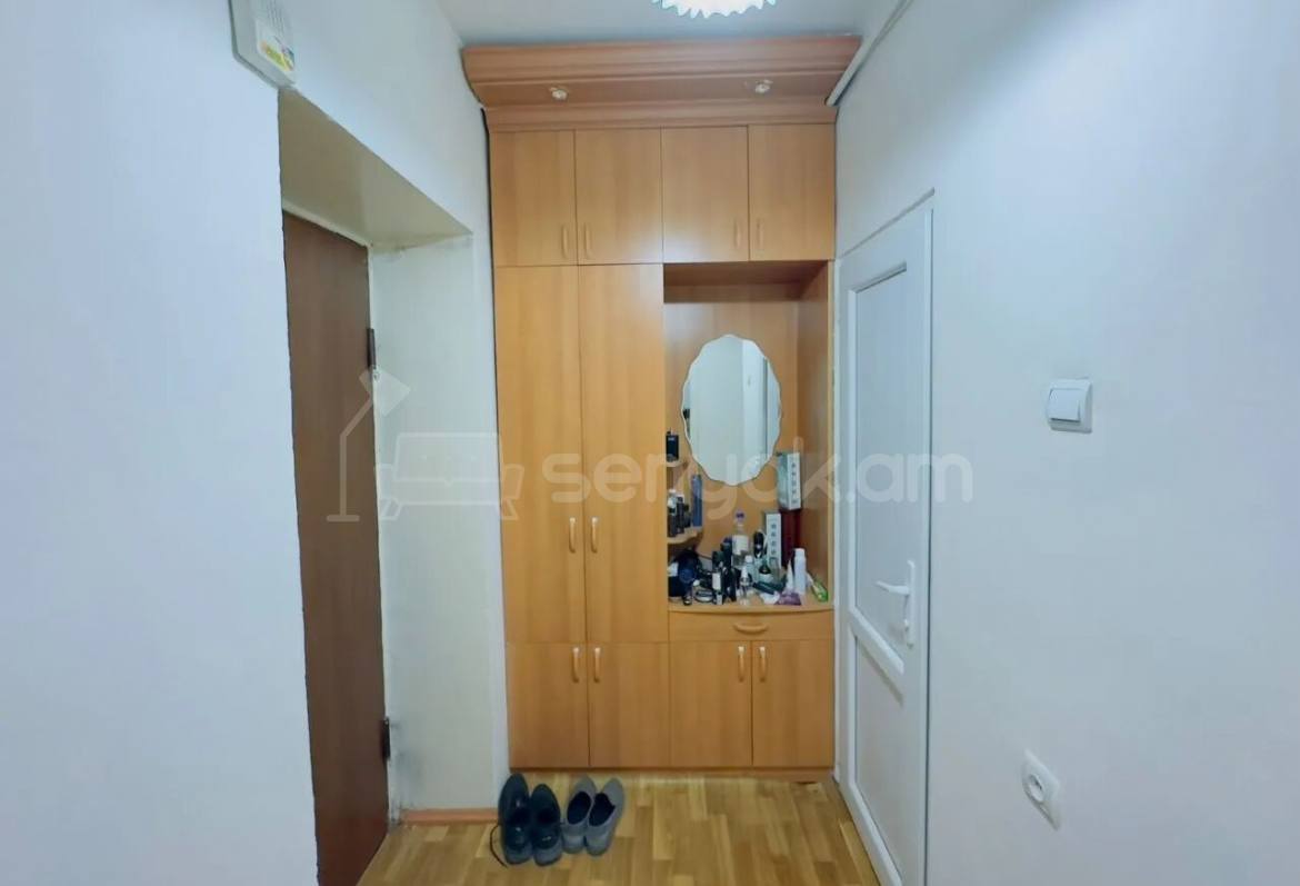 2 Սենյականոց Բնակարան Քարե Շենքում, 45քմ, 3/5 հարկ, Կապիտալ Վերանորոգված, Կահավորված