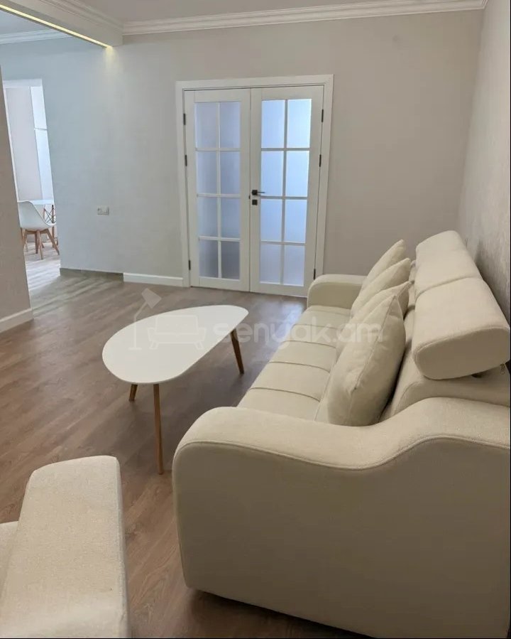 2 Սենյականոց Բնակարան Քարե Շենքում, 45քմ, 3/5 հարկ, Կապիտալ Վերանորոգված