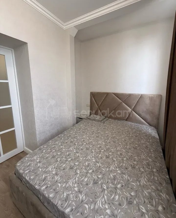 2 Սենյականոց Բնակարան Քարե Շենքում, 45քմ, 3/5 հարկ, Կապիտալ Վերանորոգված