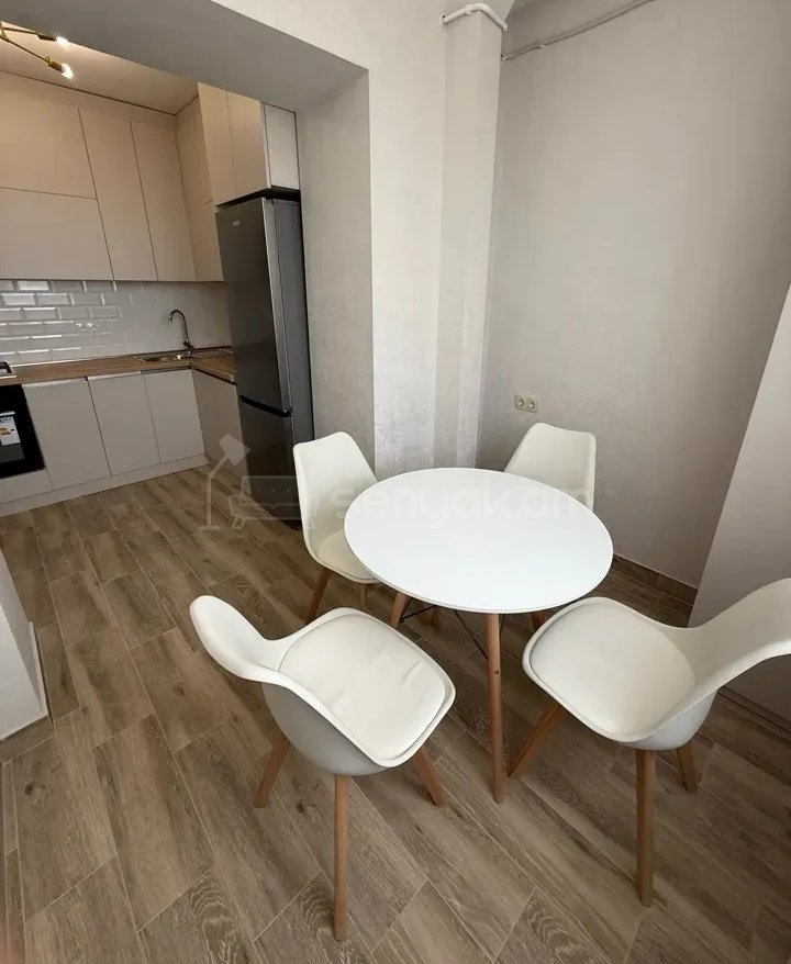 2 Սենյականոց Բնակարան Քարե Շենքում, 45քմ, 3/5 հարկ, Կապիտալ Վերանորոգված