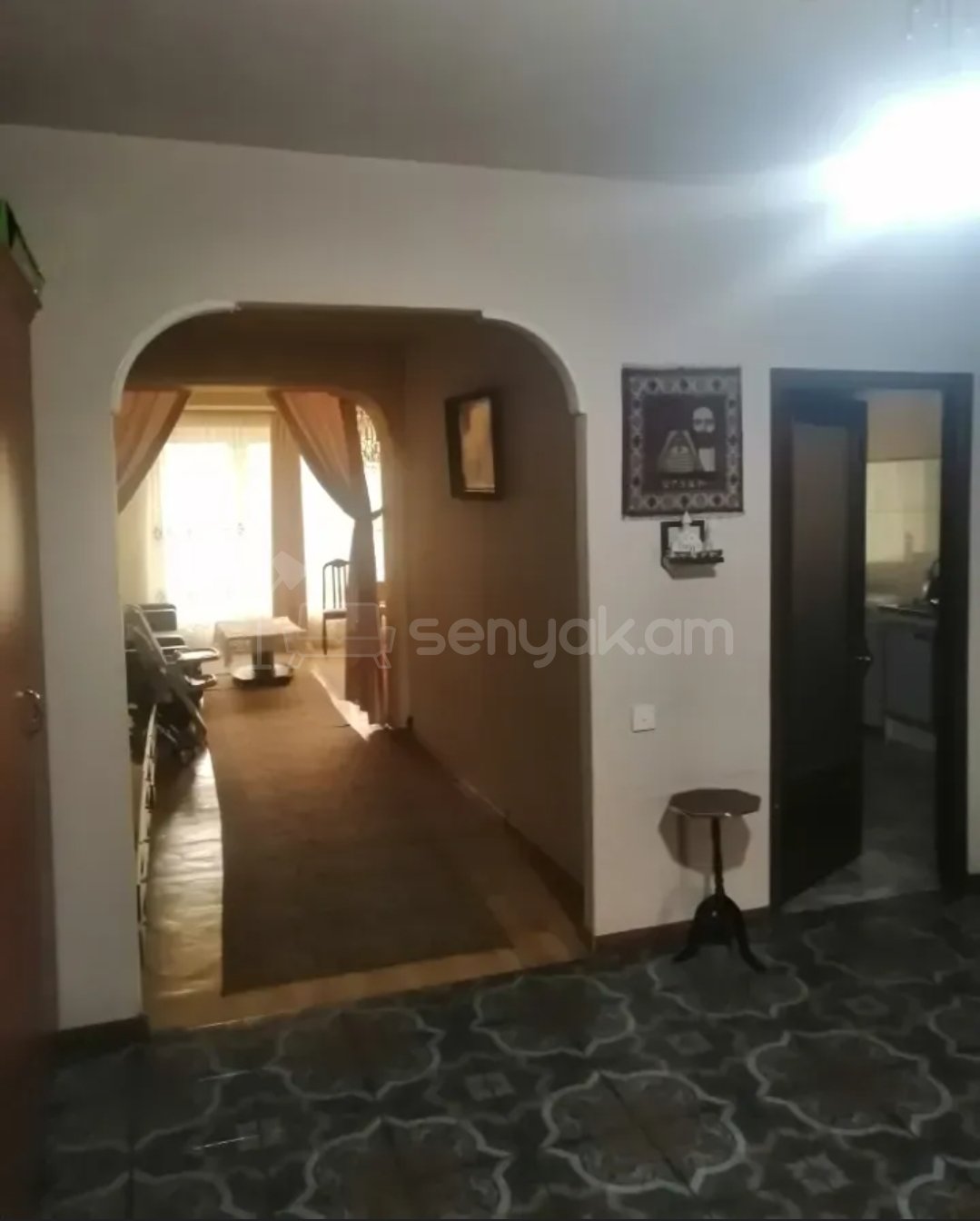 3 Սենյականոց Բնակարան Քարե Շենքում, 106քմ, 4/5 հարկ, Նորմալ Վիճակում