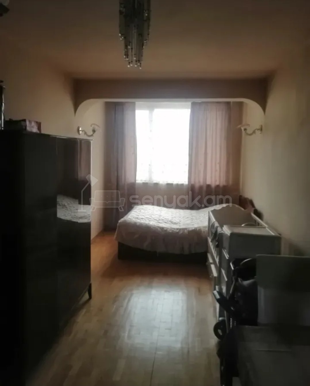 3 Սենյականոց Բնակարան Քարե Շենքում, 106քմ, 4/5 հարկ, Նորմալ Վիճակում