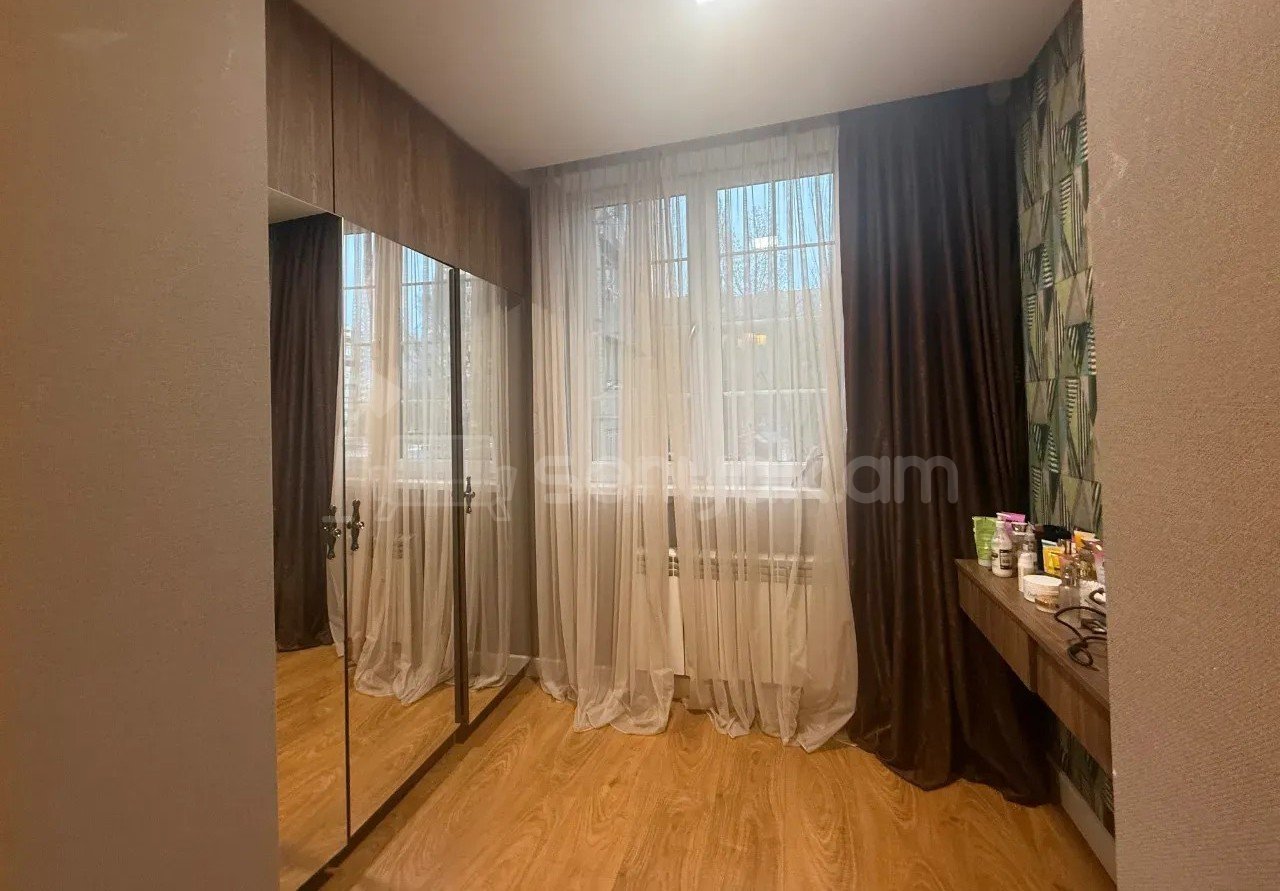 4 Սենյականոց Բնակարան, 98քմ, 2/9 հարկ, Կապիտալ Վերանորոգված