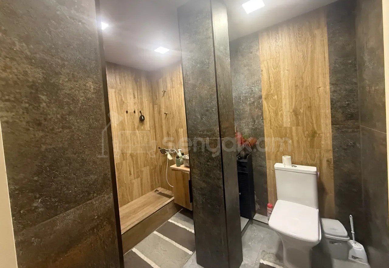 4 Սենյականոց Բնակարան, 98քմ, 2/9 հարկ, Կապիտալ Վերանորոգված