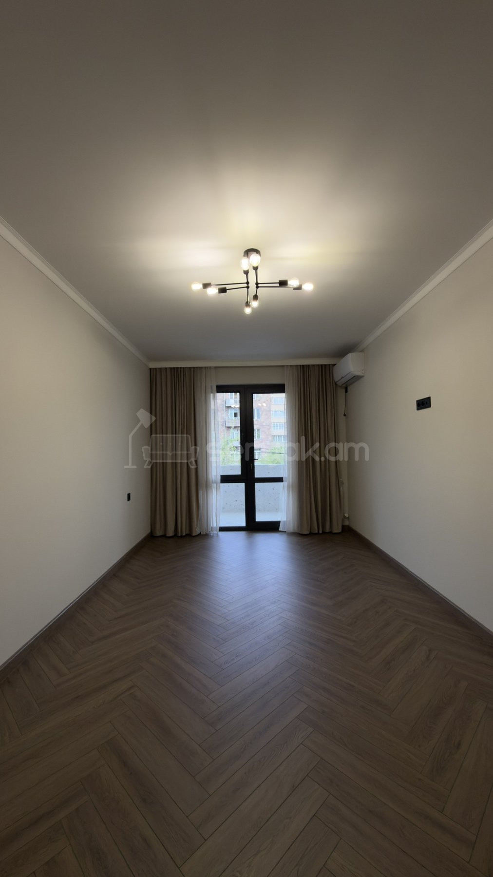 3 Սենյականոց Բնակարան Քարե Շենքում, 66քմ, 3/5 հարկ, Դիզայներական Վերանորոգված
