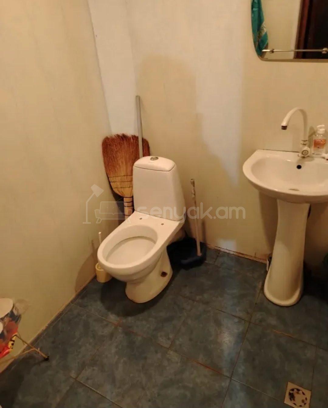 3 Սենյականոց Բնակարան Քարե Շենքում, 76քմ, 5/5 հարկ, Պետական Վիճակում