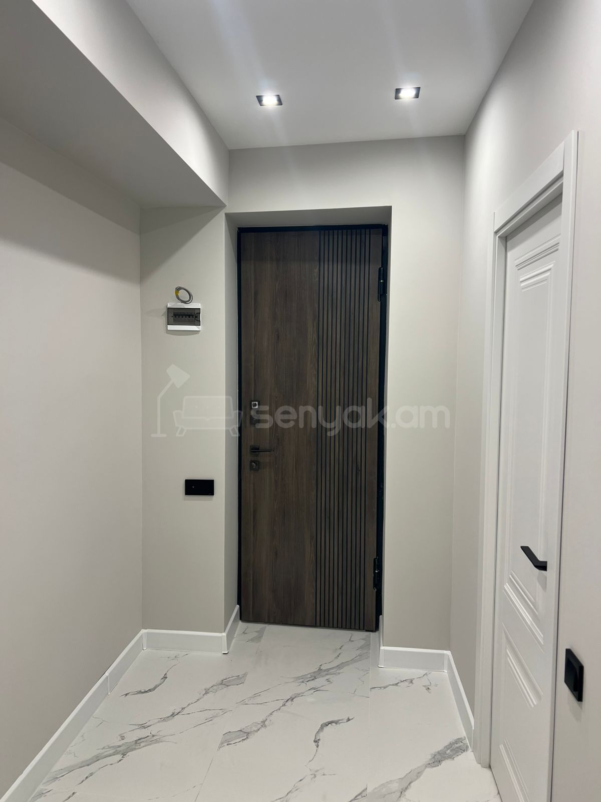 2 Սենյականոց Բնակարան Քարե Շենքում, 47քմ, 3/5 հարկ, Դիզայներական Վերանորոգված